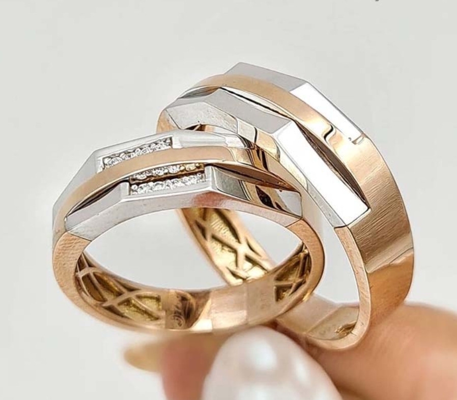 انگشتر طلای 18عیار بانگی و بدون نگین، انواع حلقه های ست و انواع انگشترهای سفید و زرد